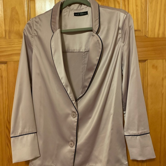 Ecru Studios mauve pink satin blazer with contrasting navy piping, size small - Picture 2 of 10